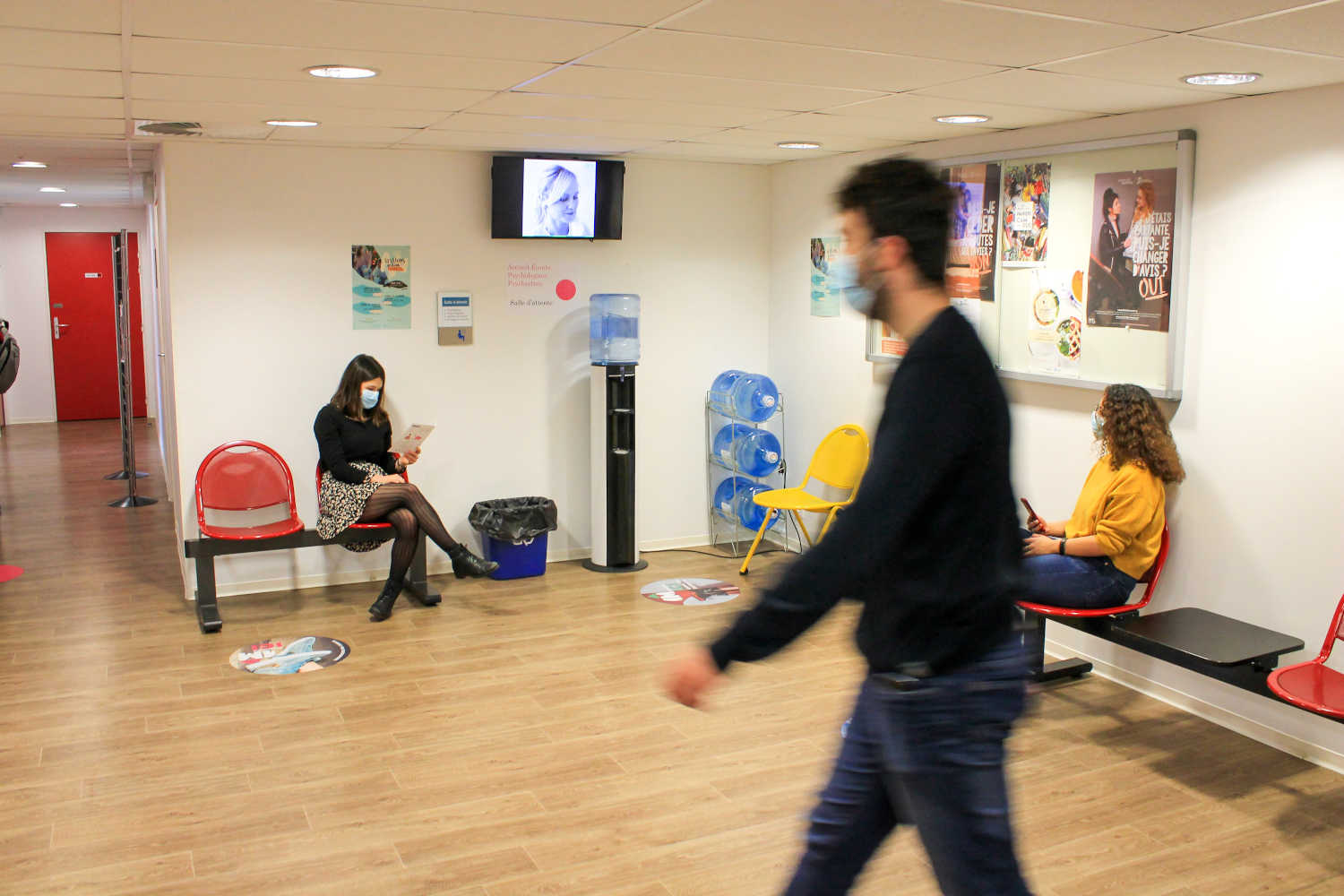 Etudiants en salle d'attente